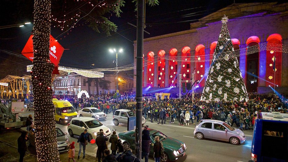 Новогодняя елка в Тбилиси