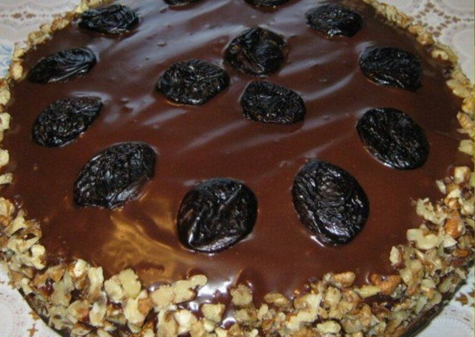 Торт с черносливом и орехами