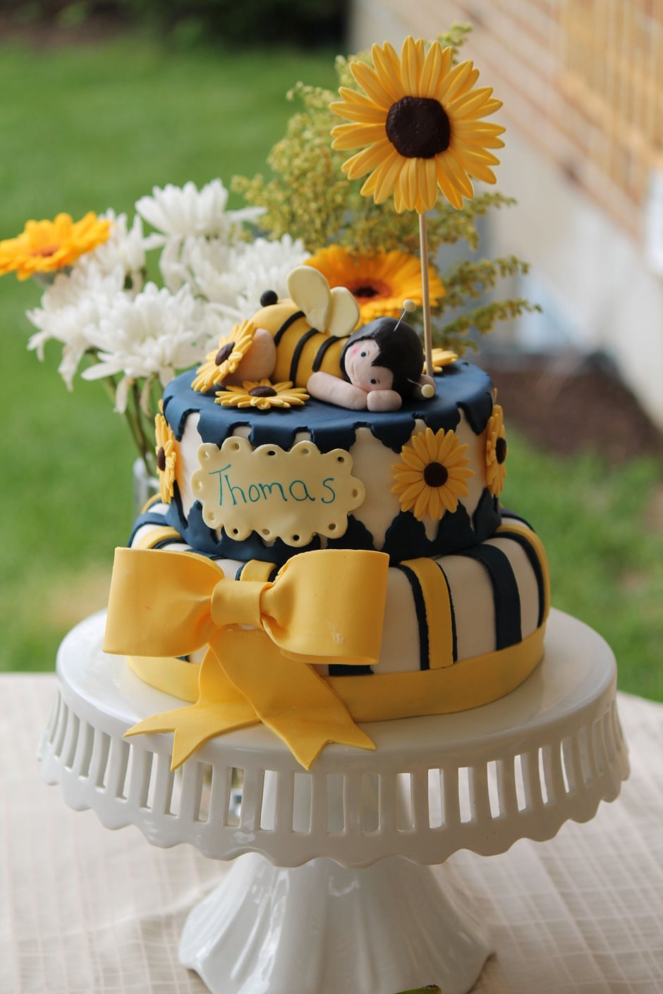 Торт с пчелами на день рождения