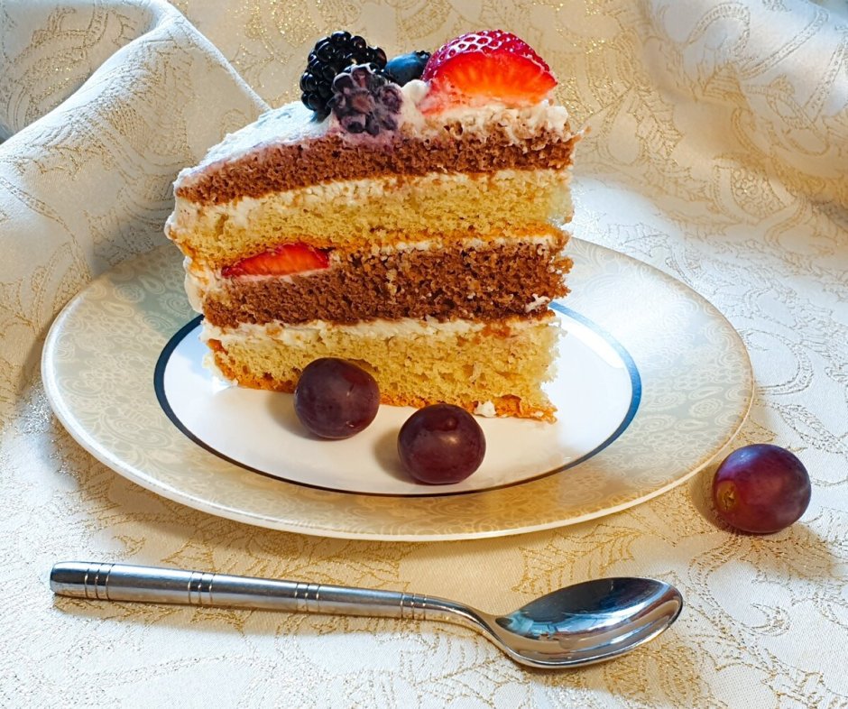 Красивый бисквитный торт