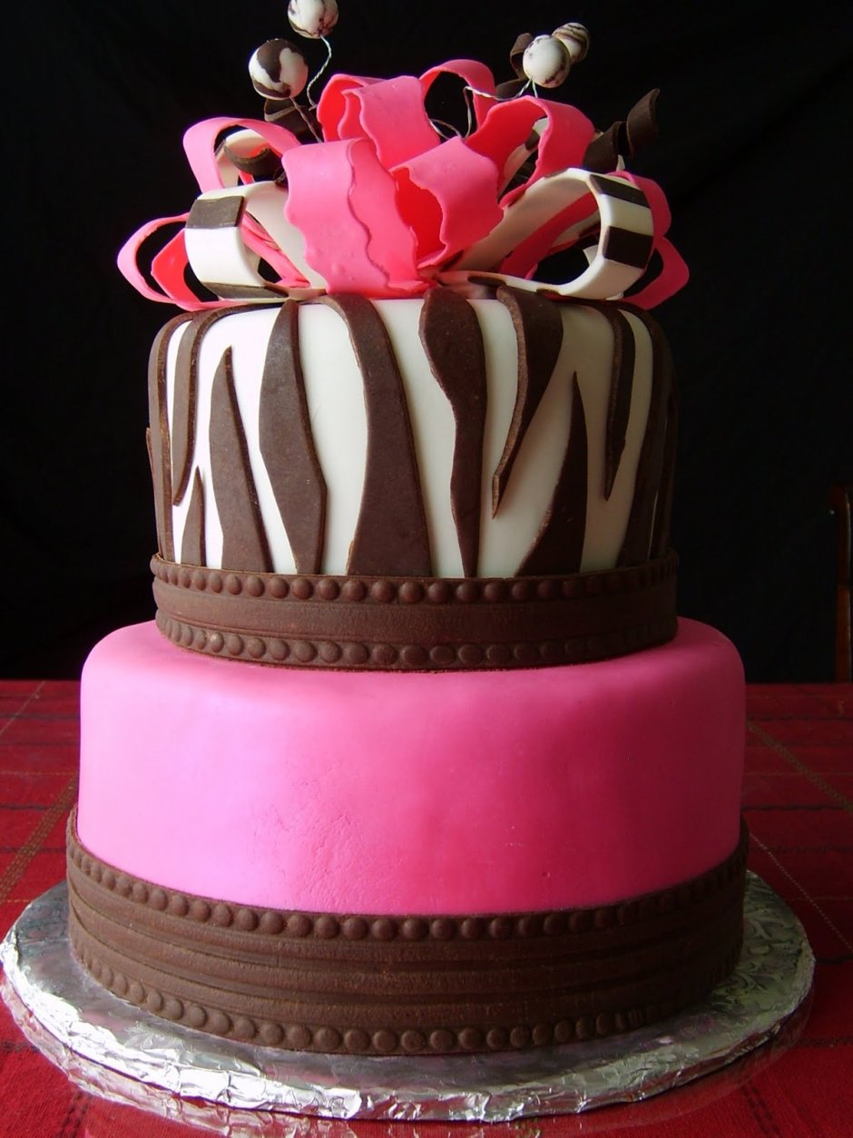Торт с розовой БМВ