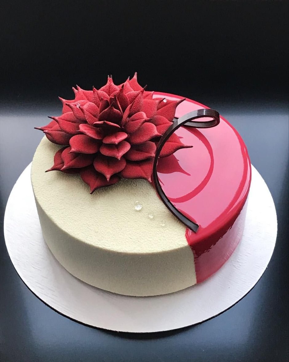 Муссовый торт с цветком