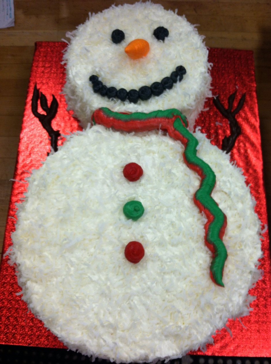 Торт в виде снеговика на новый год