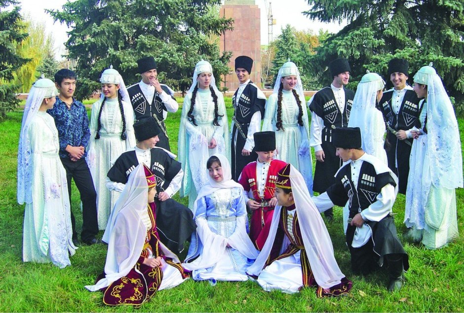 Национальный наряд карачаевцев в КЧР