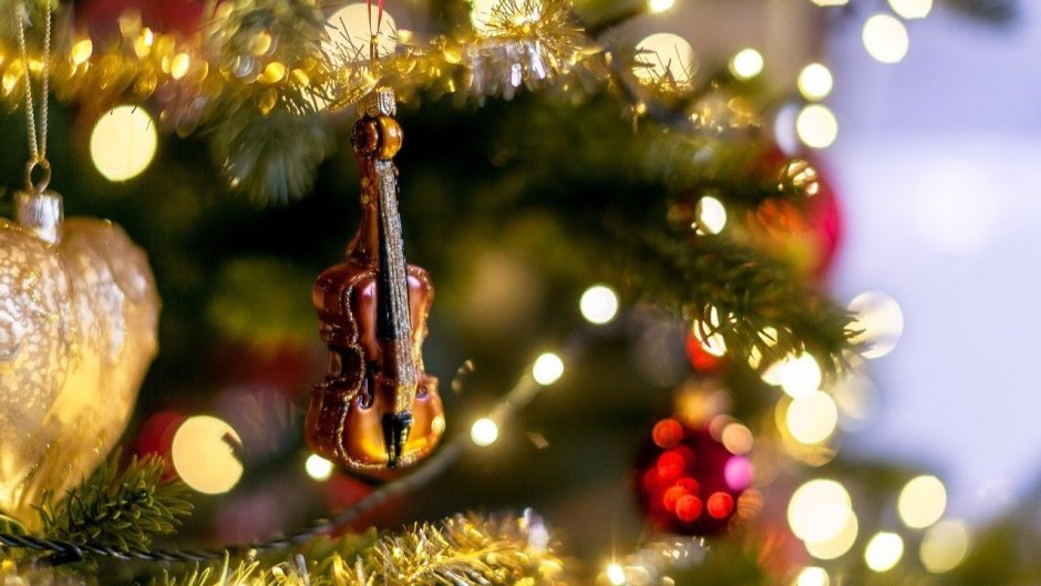 Скрипка и Новогодняя елка