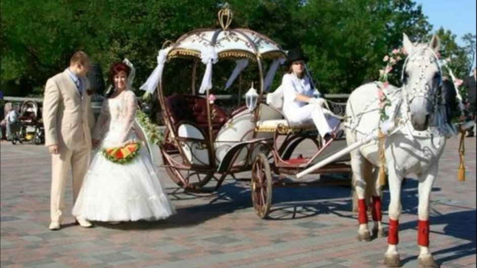 Свадебный кортеж карета