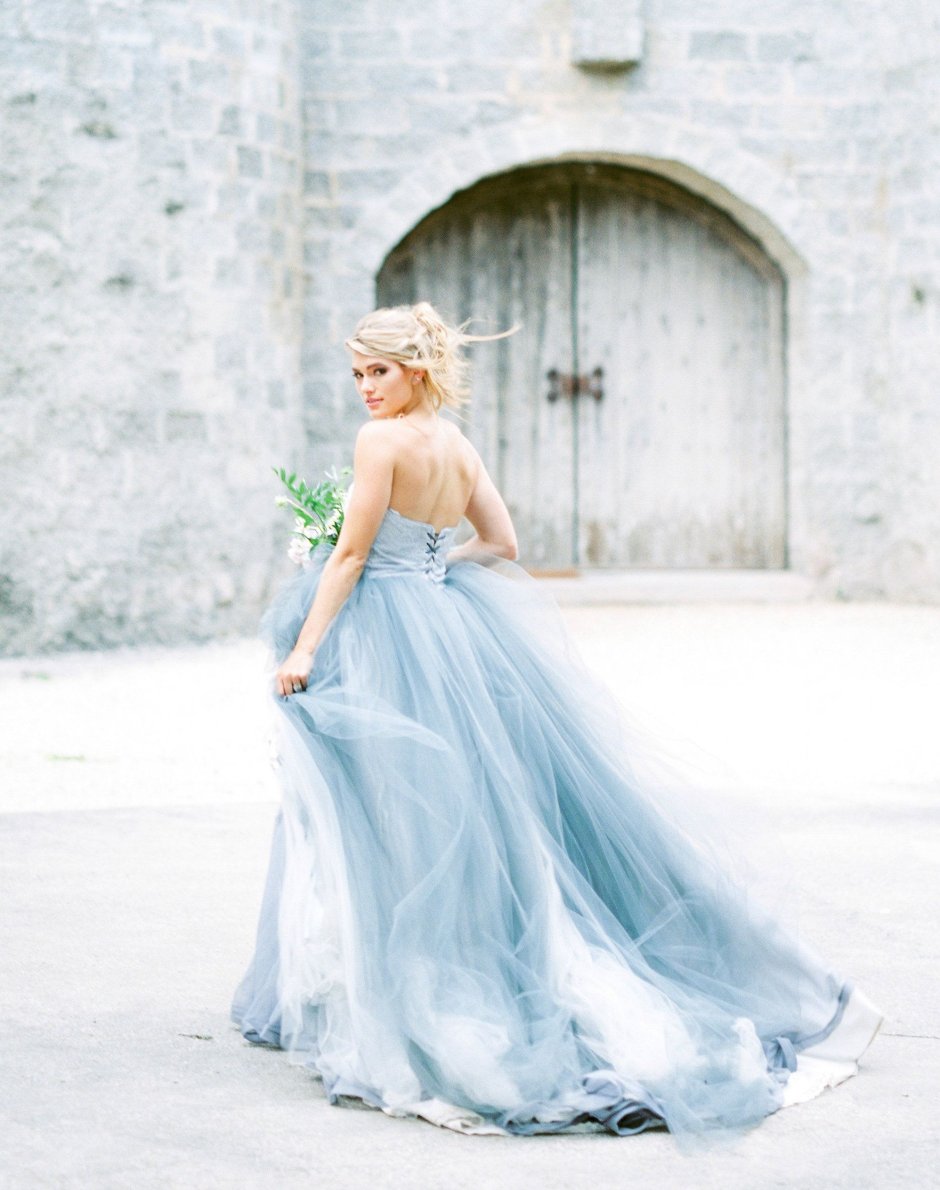 Свадебное платье серо голубого цвета