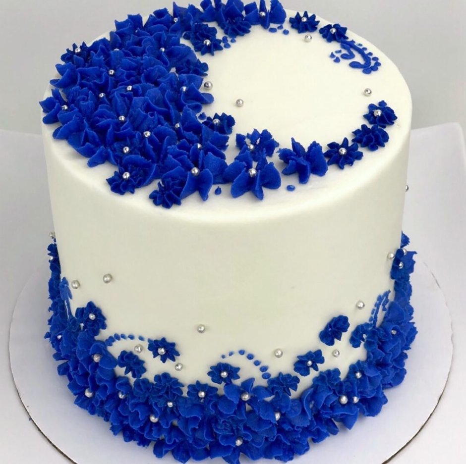 Свадебный торт в бело синем цвете
