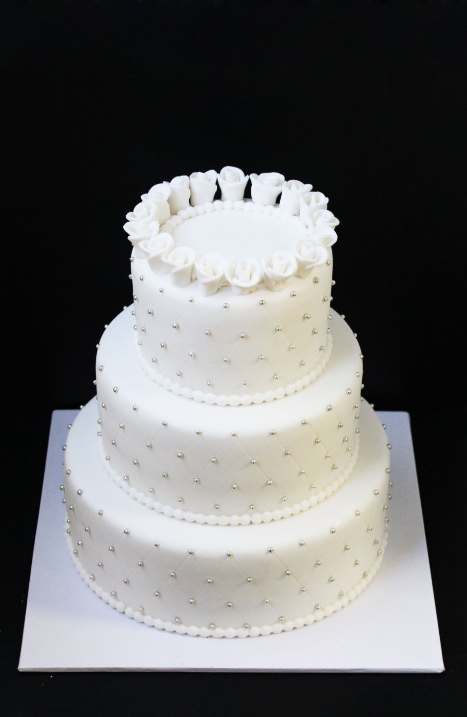 Свадебный торт с бусинами