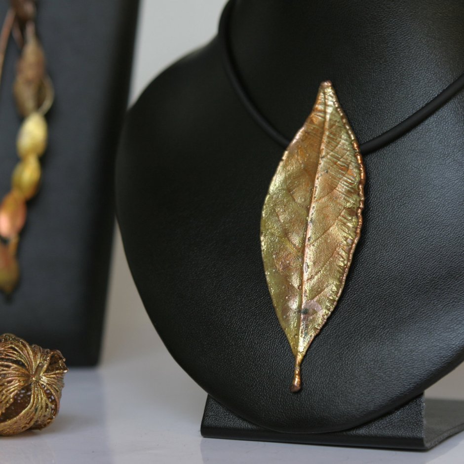 Золотые листья украшения
