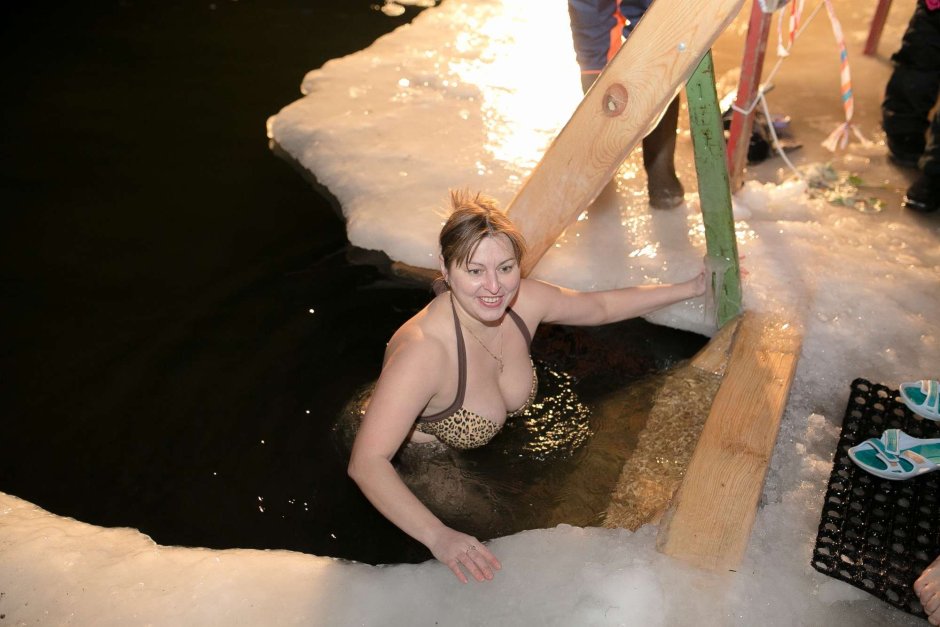 Анна Герман купание в проруби