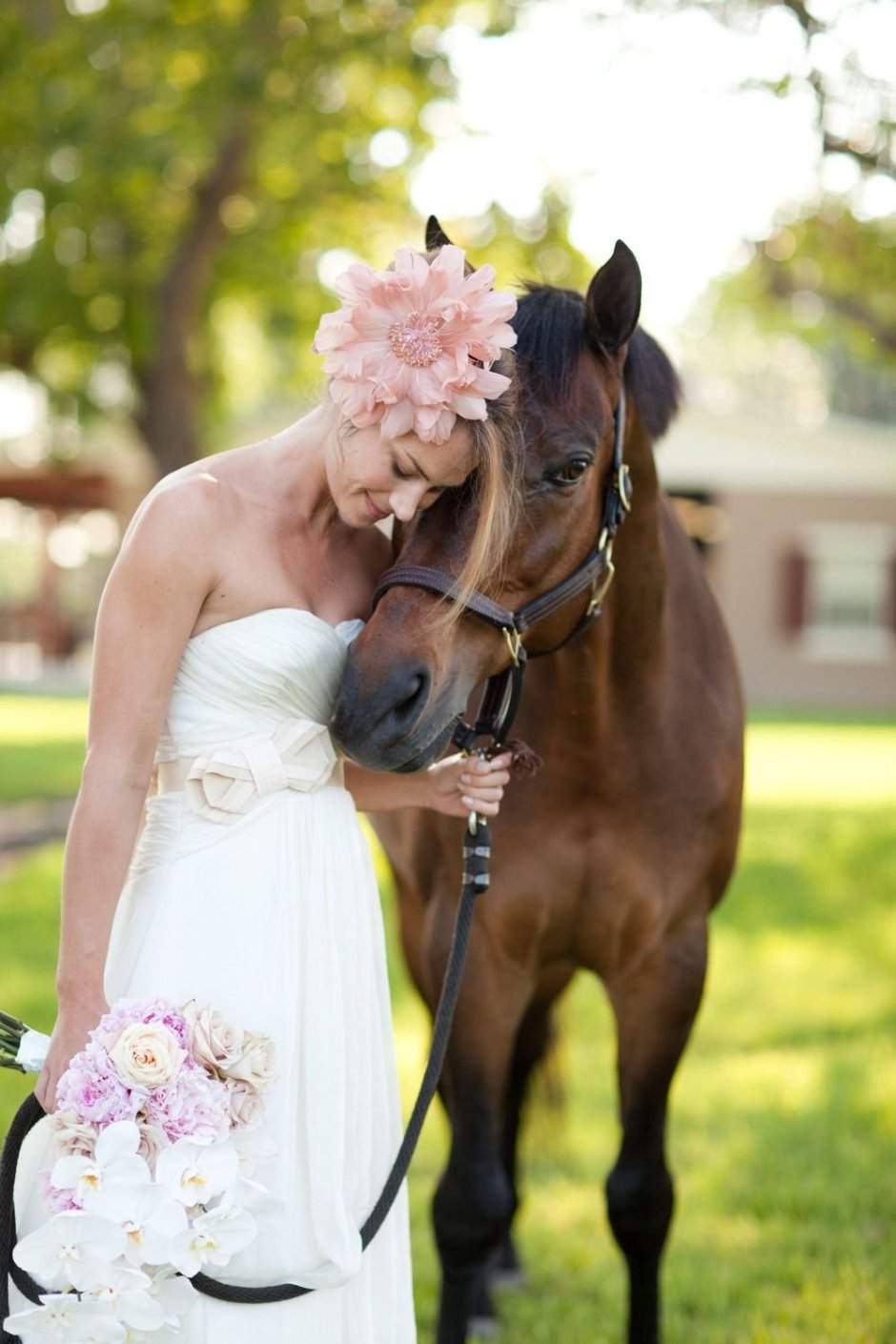 Свадебная фотосессия с лошадьми летом