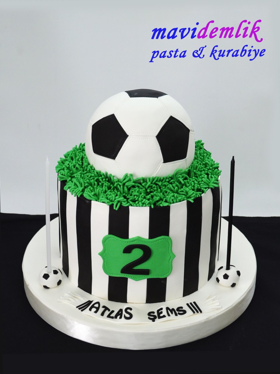 Торт девочке на день рождения в футбольном стиле