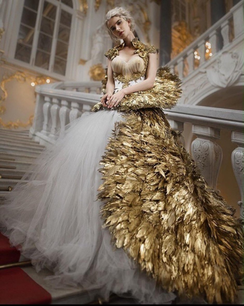 Ольга Малярова золотое платье
