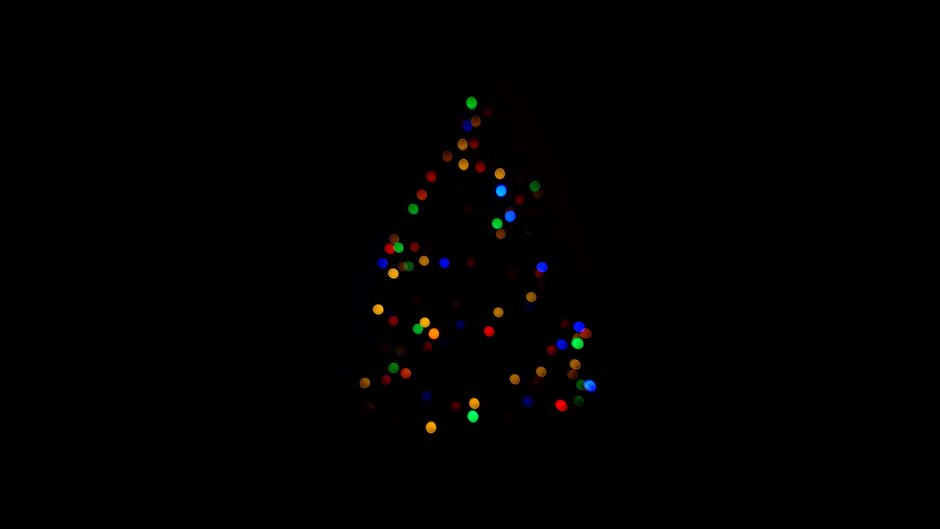 Новогодняя елка на темном фоне