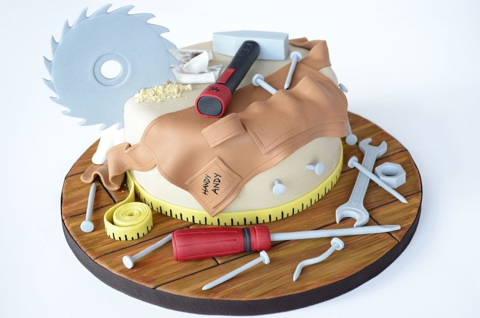 Украшение торта для мужчин с инструментами