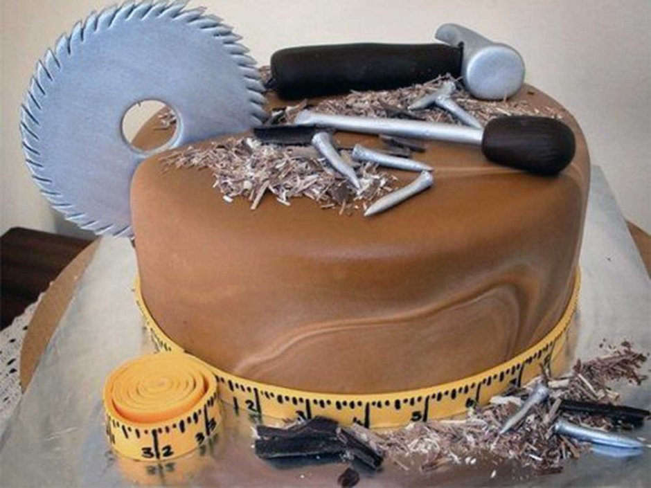 Торт в виде инструментов