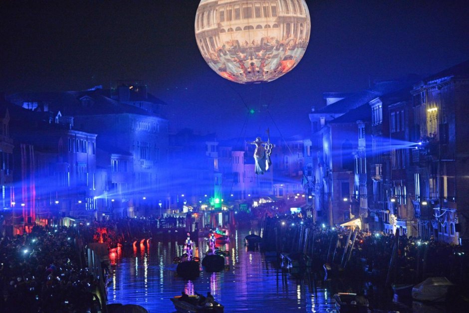 Венецианский карнавал Италия ночью