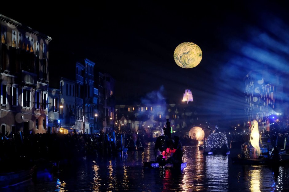 Венецианский карнавал Италия ночью