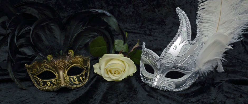 Мужские и женские карнавальные маски
