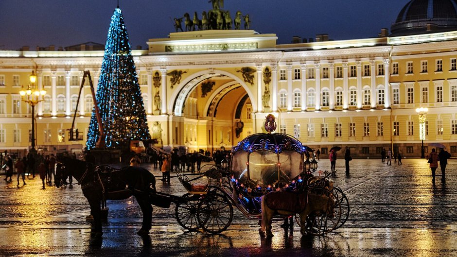 Ёлка на Дворцовой площади в Санкт-Петербурге 2021
