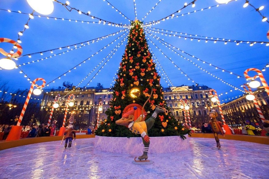 Ёлка на Дворцовой площади в Санкт-Петербурге 2020