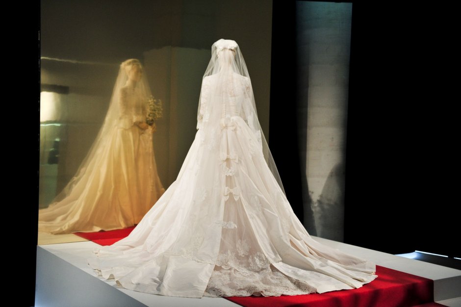 Келли из два платья для невесты