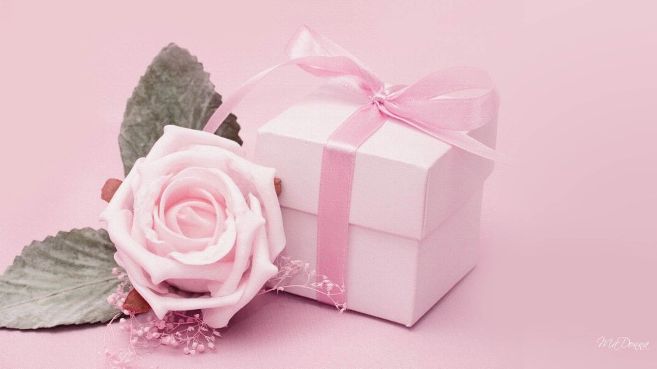 Нежный розовый подарок