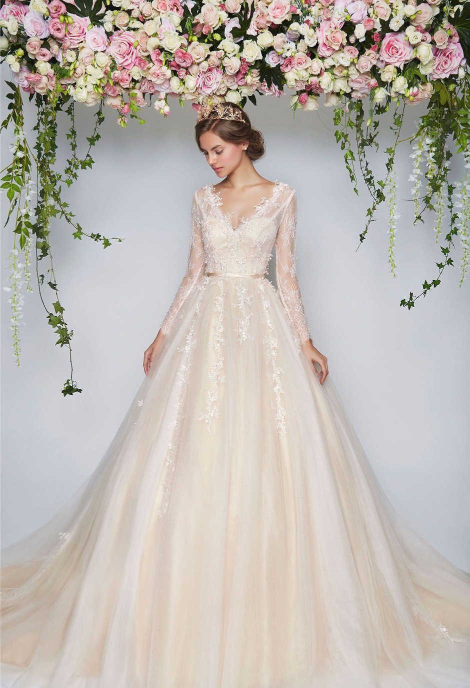 Лёгкое белое шифоновое свадебное платье
