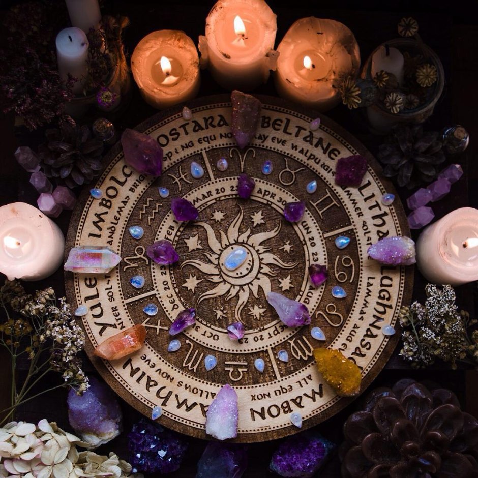 Викканский алтарь колесо года