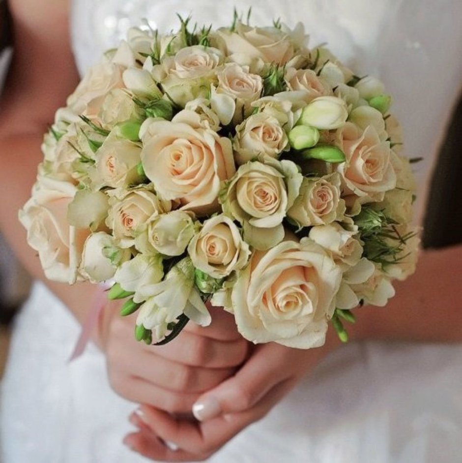 Букет невесты из мелких роз