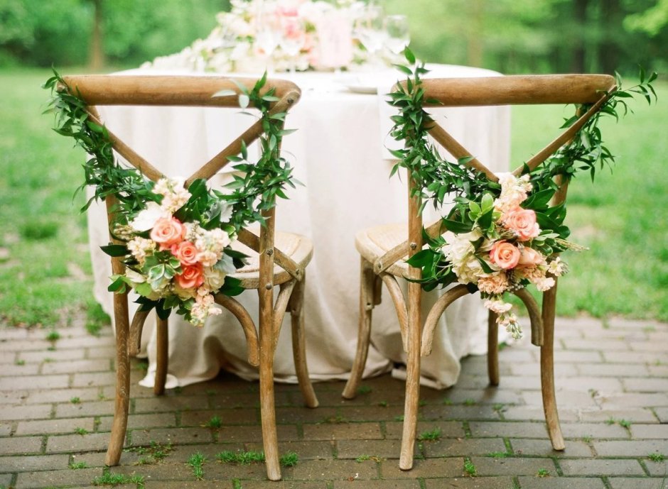 Декор стульев на свадьбу