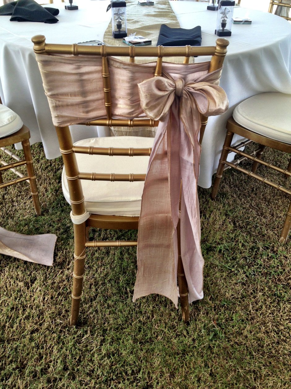 Декор стульев на свадьбу