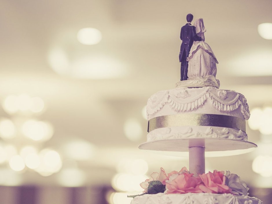 Стильный свадебный торт одноярусный
