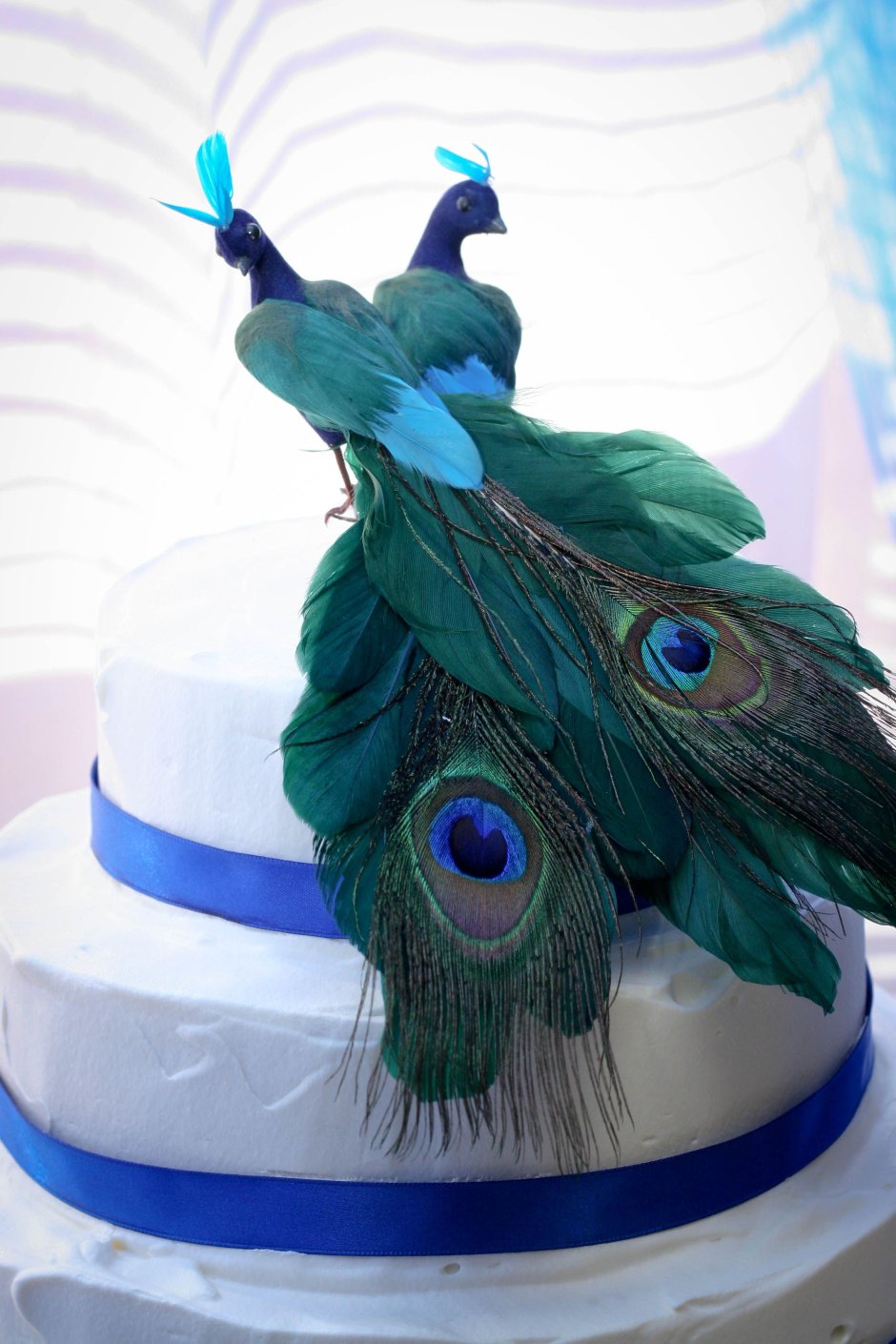 Торт с павлинами на свадьбу