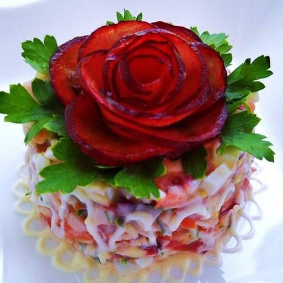 Украшения салатов с розой