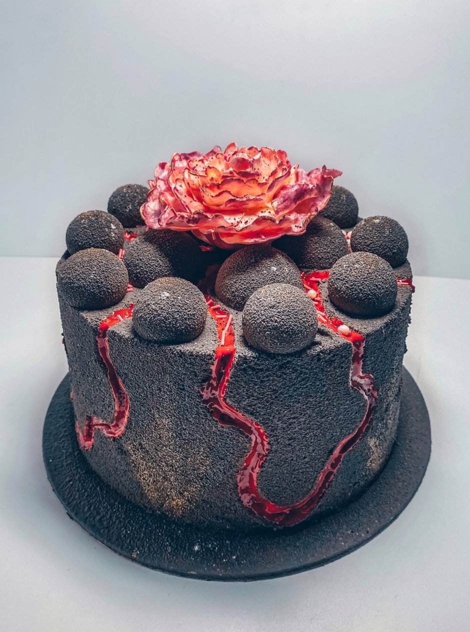 Торт в виде вулкана