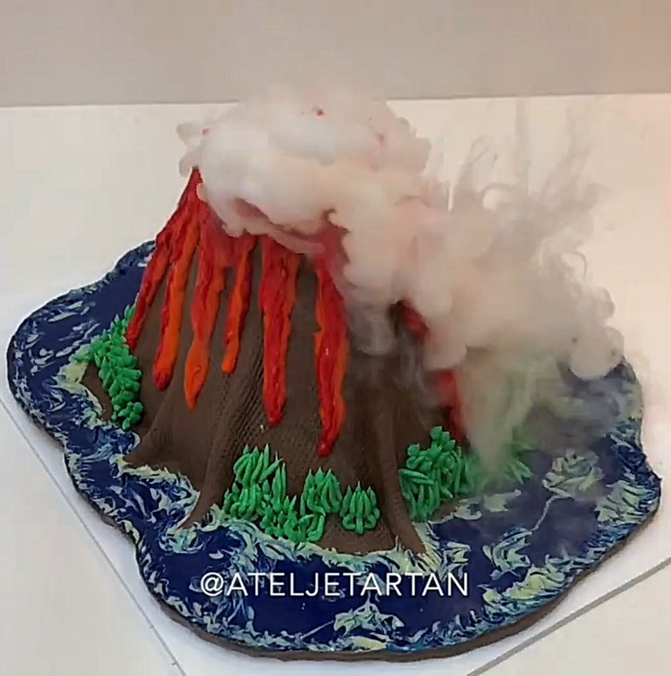 Торт в форме вулкана