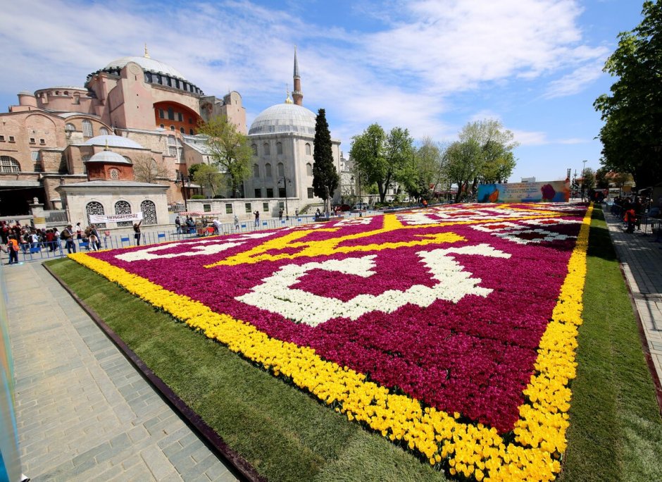 Парад тюльпанов в Стамбуле