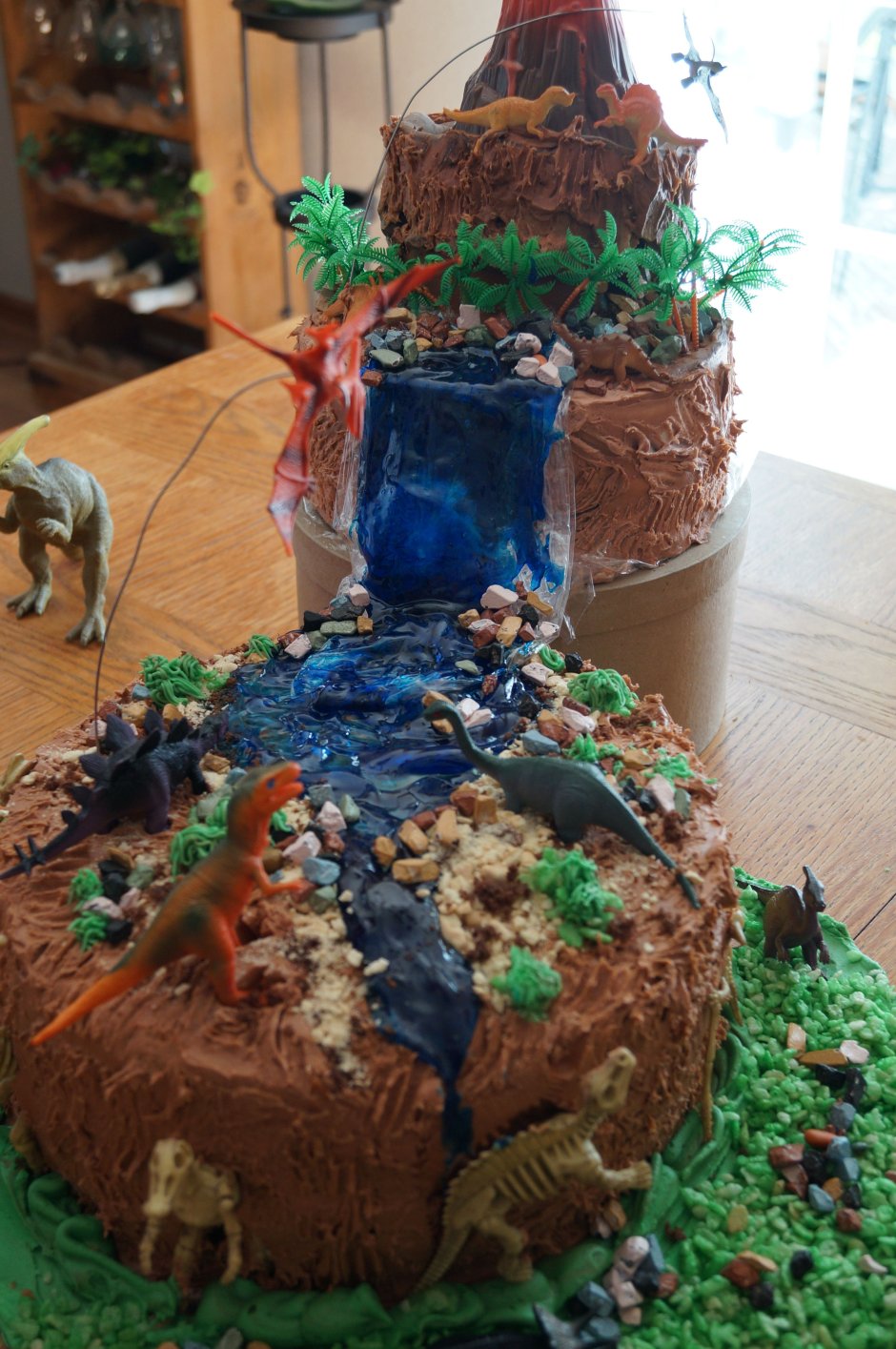 Торт с динозаврами