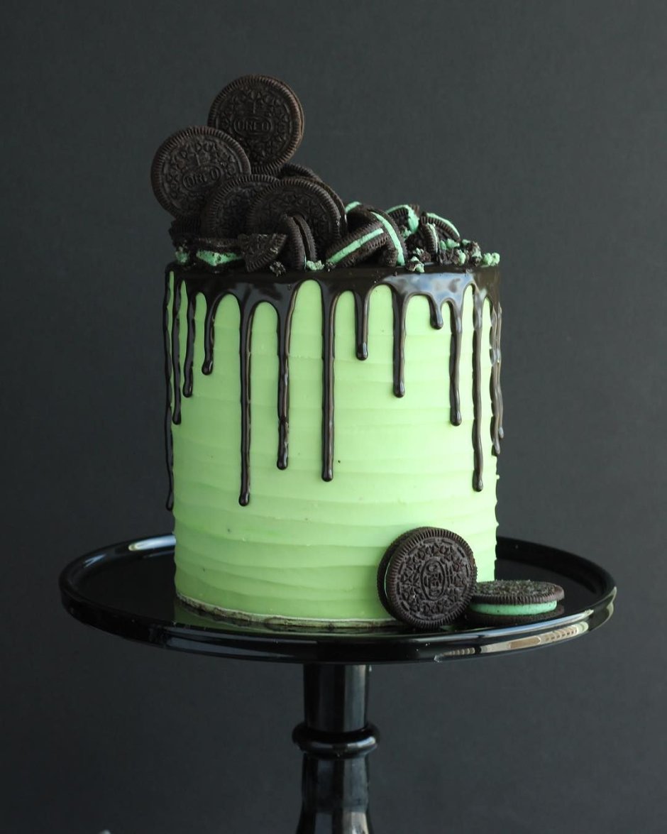Торт с зеленым декором