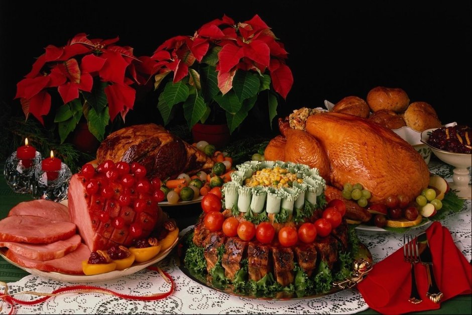 Русский праздничный стол с блюдами