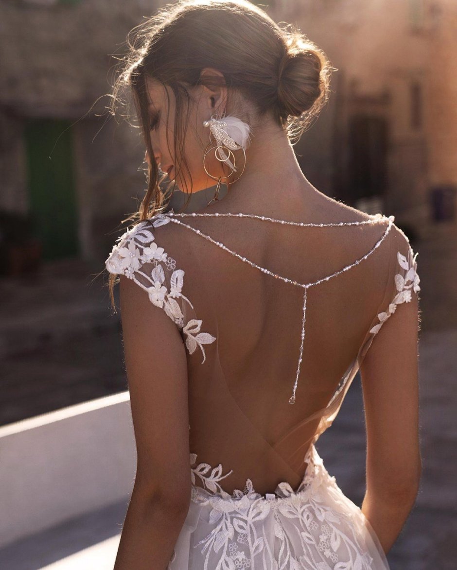 Свадебное платье с красивой спиной