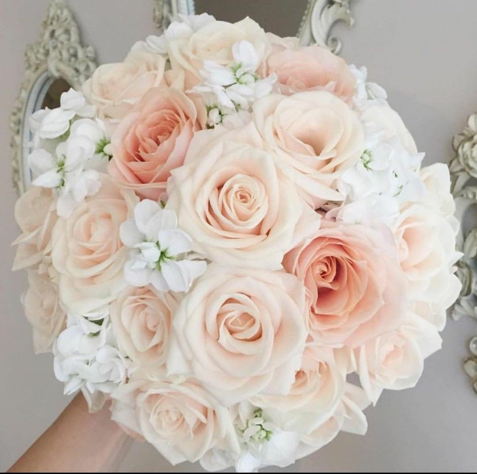 Свадебный букет из роз в пудровом цвете