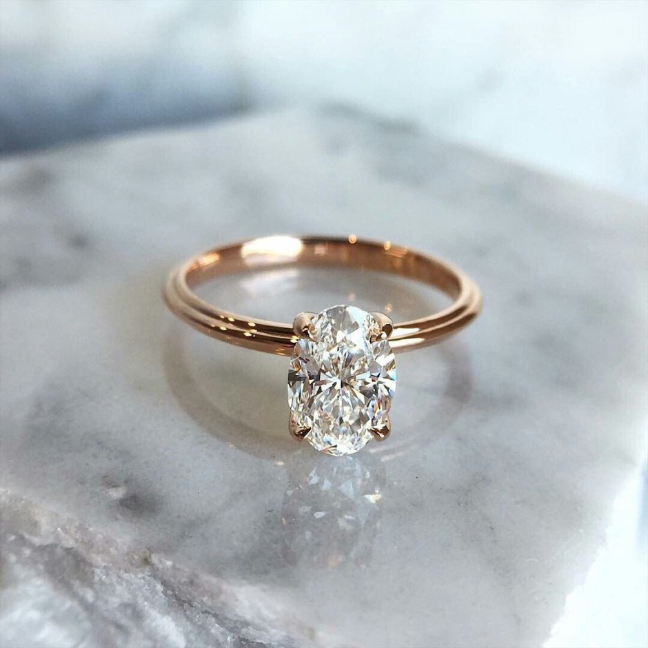 Кольцо на помолвку с бриллиантом