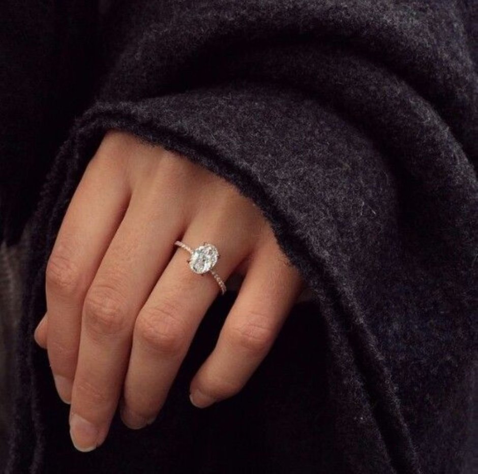 Модное помолвочное кольцо