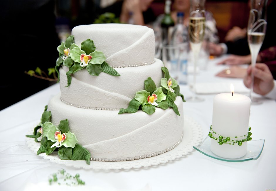 Простой декор свадебного торта