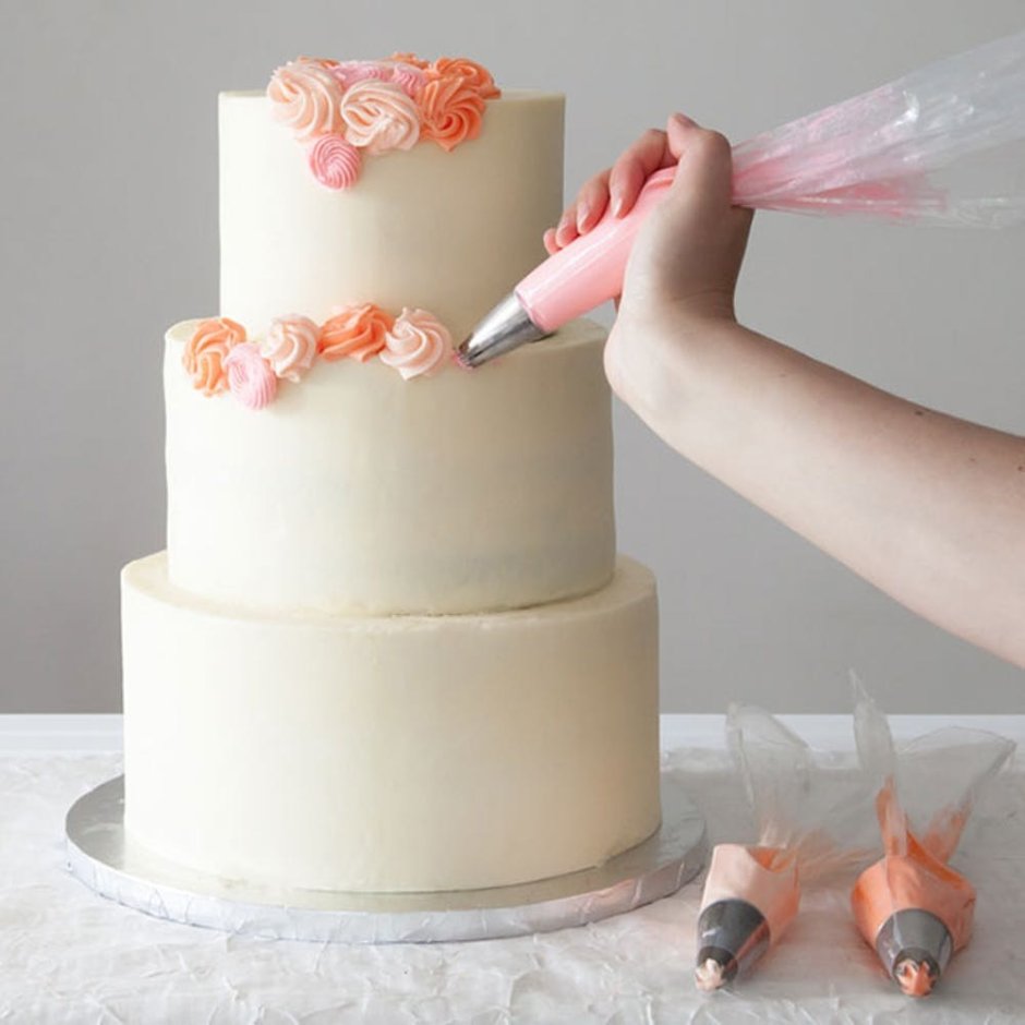 Легкое украшение свадебного торта