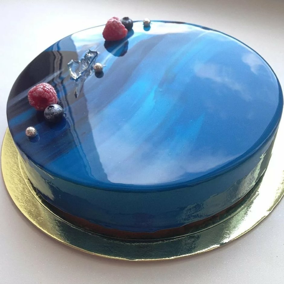 Торт с синей глазурью