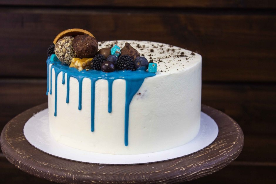 Голубой торт с шоколадом